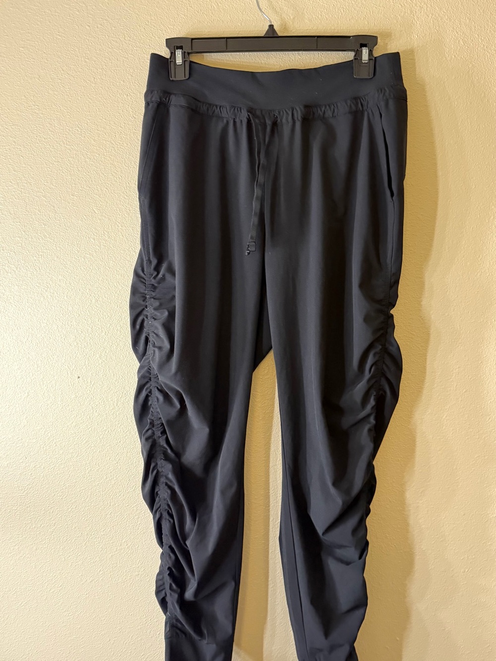 Athleta Attitude Pant Joggers Black Size 4 Lightweight Athletic Pants - Picture 2 of 4
